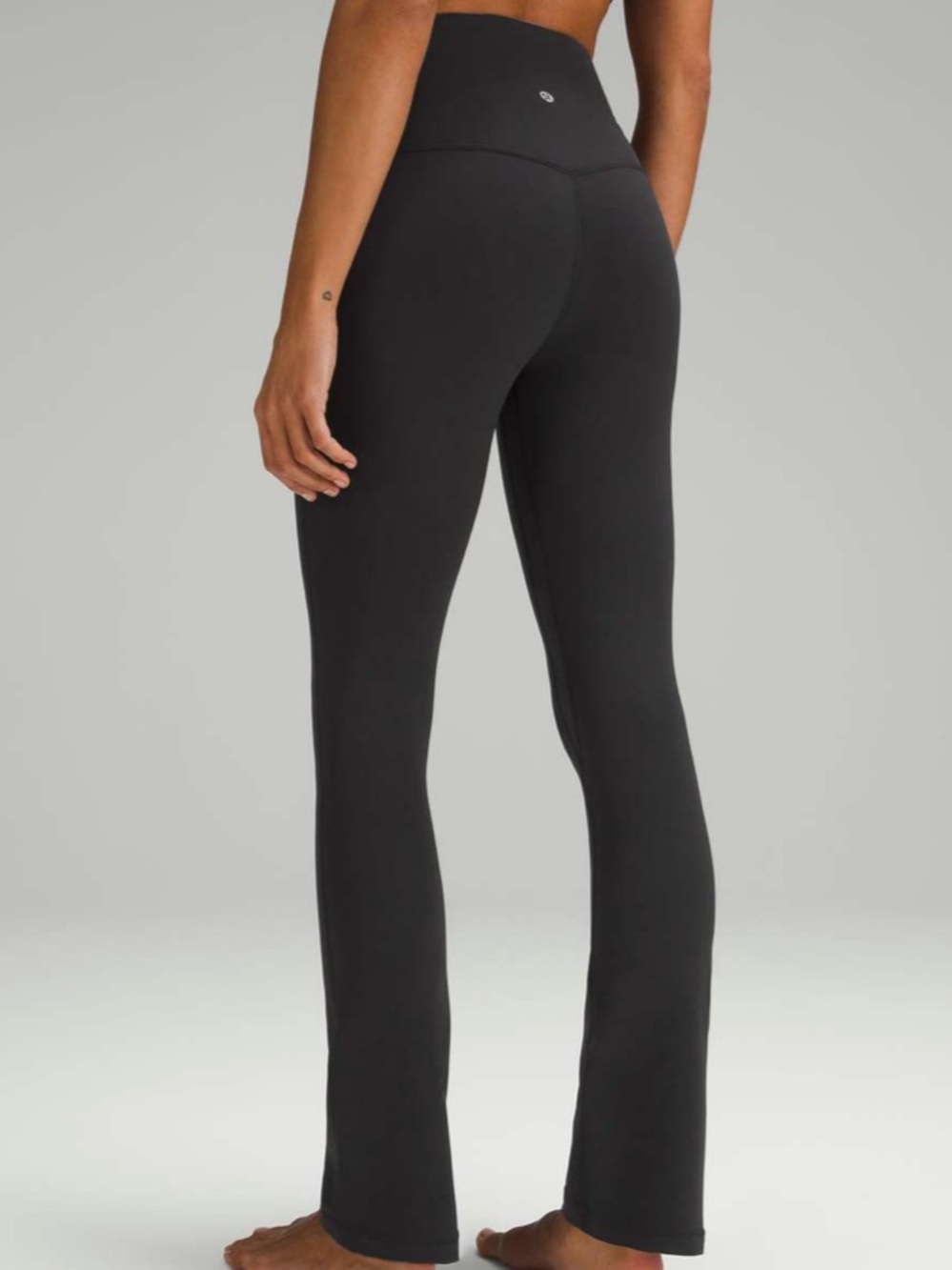 Lululemon Align High-Rise Mini-Flared Pant 28"
Black Women’s 4